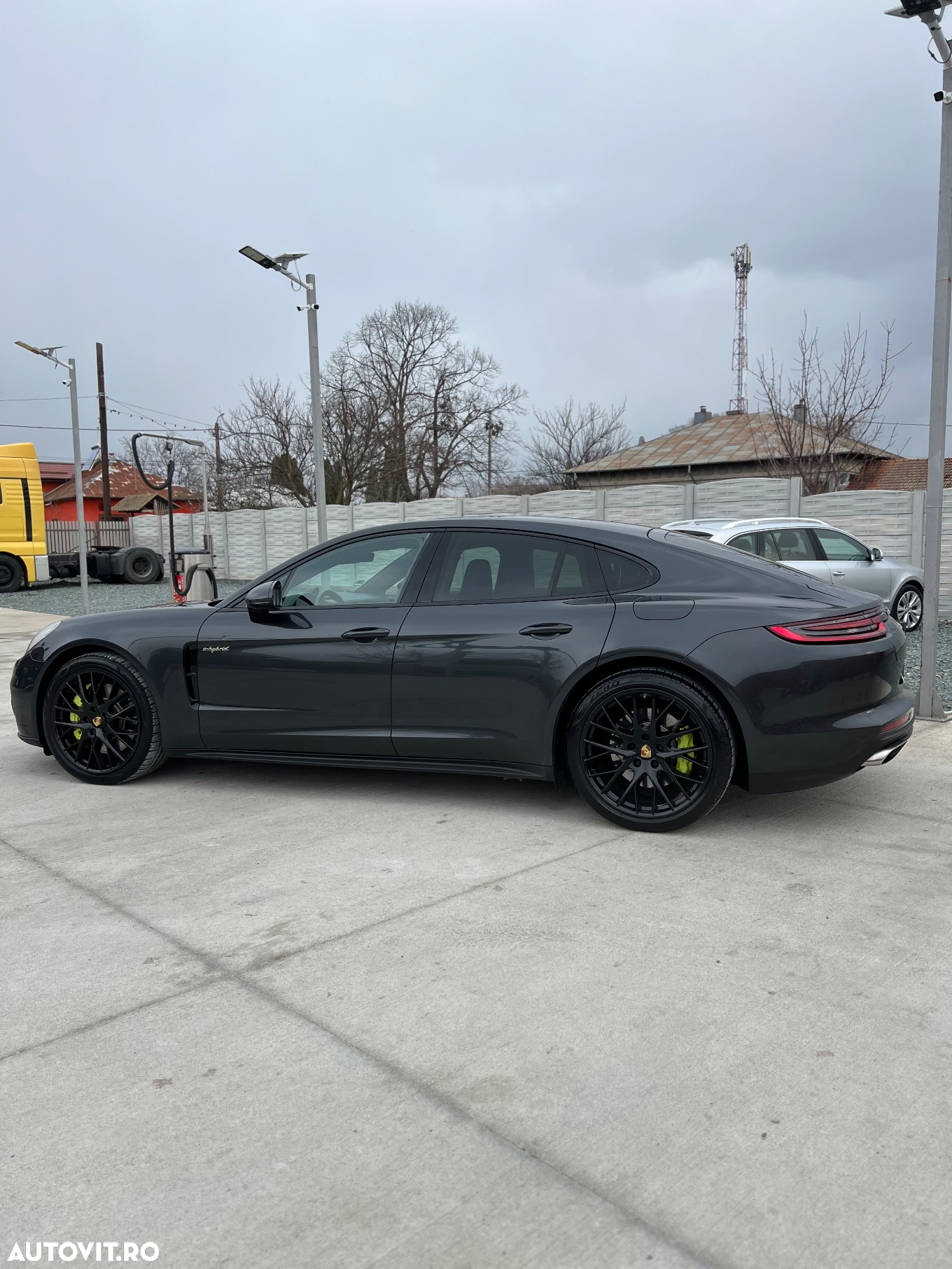 Porsche Panamera 4 E-Hybrid - 9