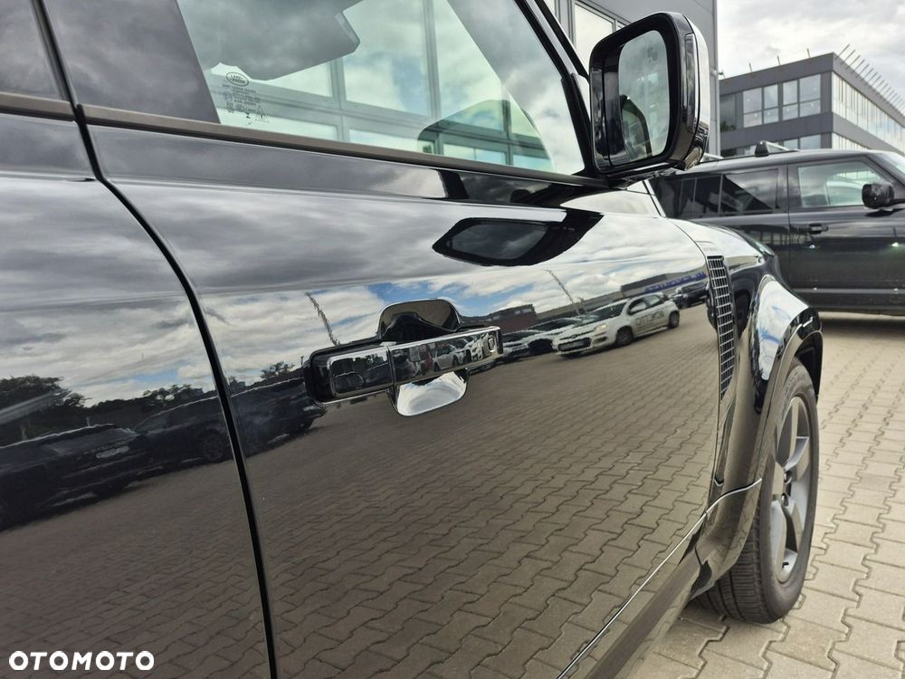 Land Rover Defender - 17