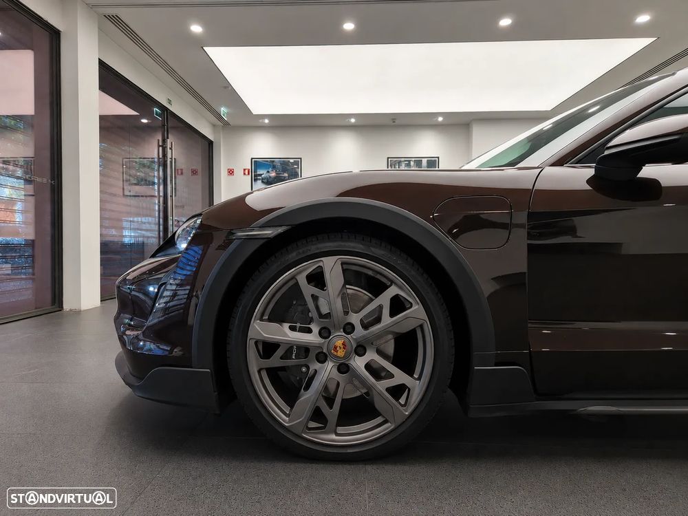Porsche Taycan Cross Turismo 4 - 3