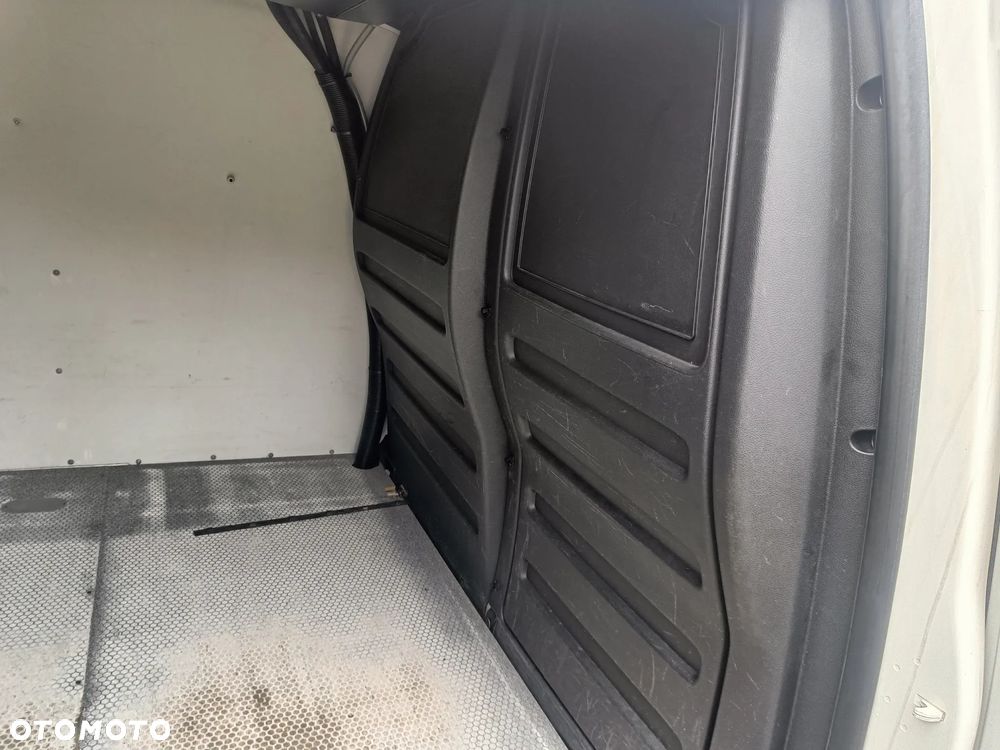 Volkswagen Caddy - 23