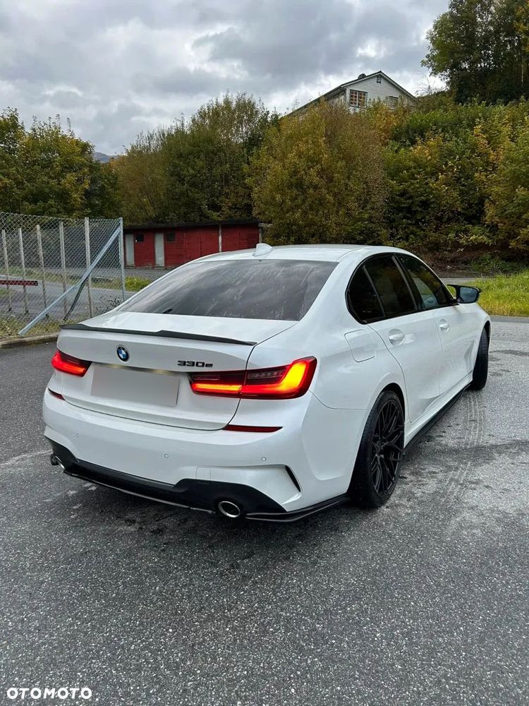 BMW Seria 3 330e PHEV M Sport - 8