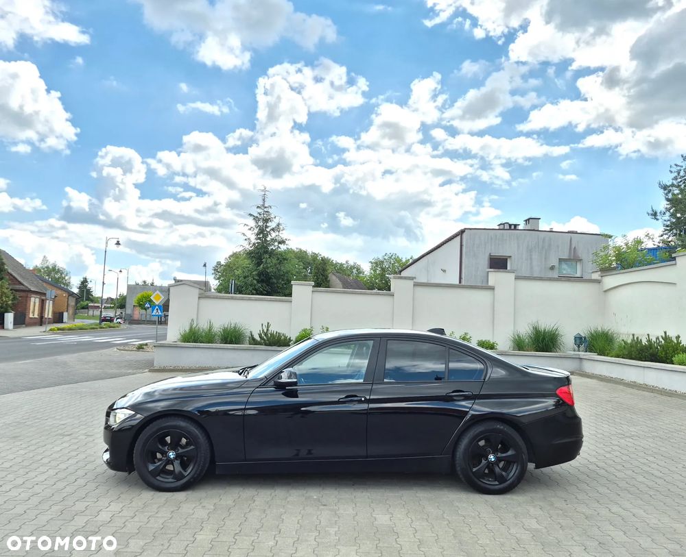 BMW Seria 3 320d Efficient Dynamics Edition Blue Perf Luxury Line - 2