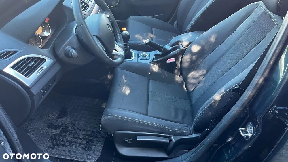 Renault Megane TCe 180 Dynamique - 8