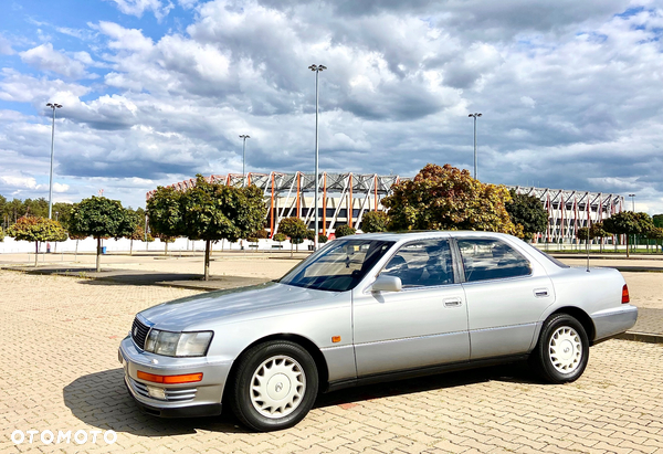 Lexus LS 400