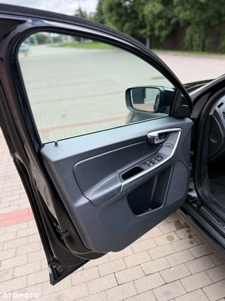 Volvo XC 60 D4 AWD Geartronic Momentum - 25