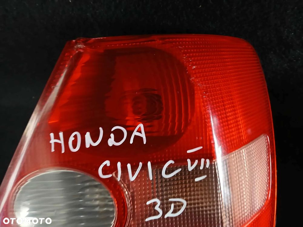 Honda Civic VII 3D lampa tylna prawa-USZKODZONA - 3