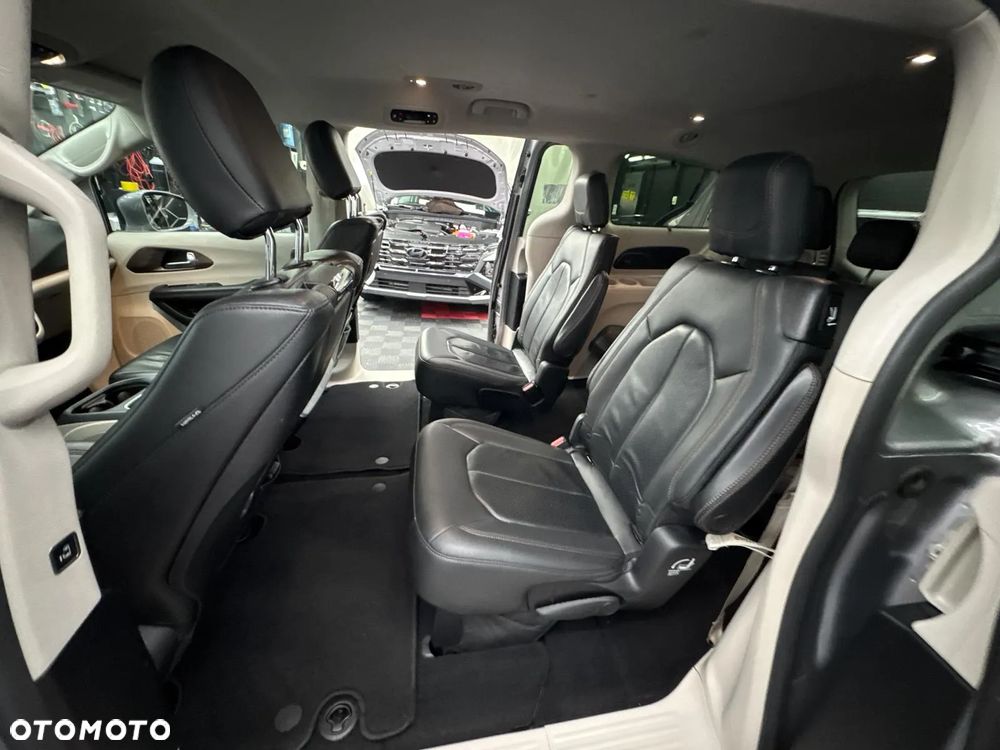 Chrysler Pacifica - 21