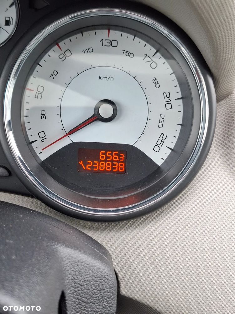 Peugeot 308 2.0 HDi Premium - 15