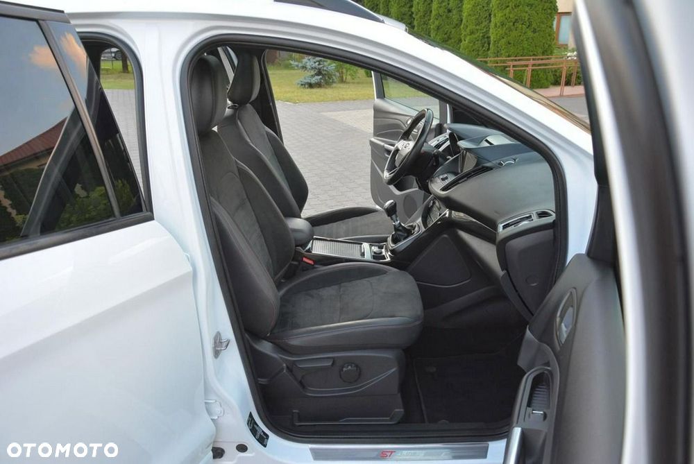 Ford Kuga 1.5 EcoBoost 2x4 ST-Line - 15