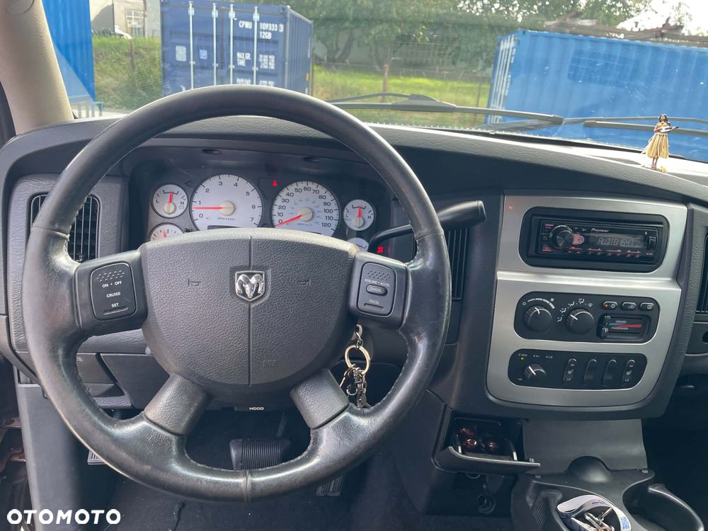 Dodge RAM - 8