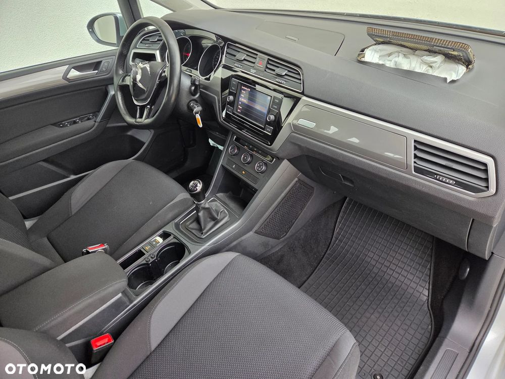 Volkswagen Touran - 10