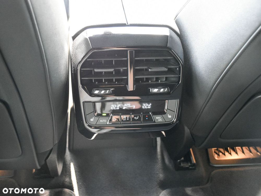 BMW iX xDrive50 111.5kWh Signature - 19