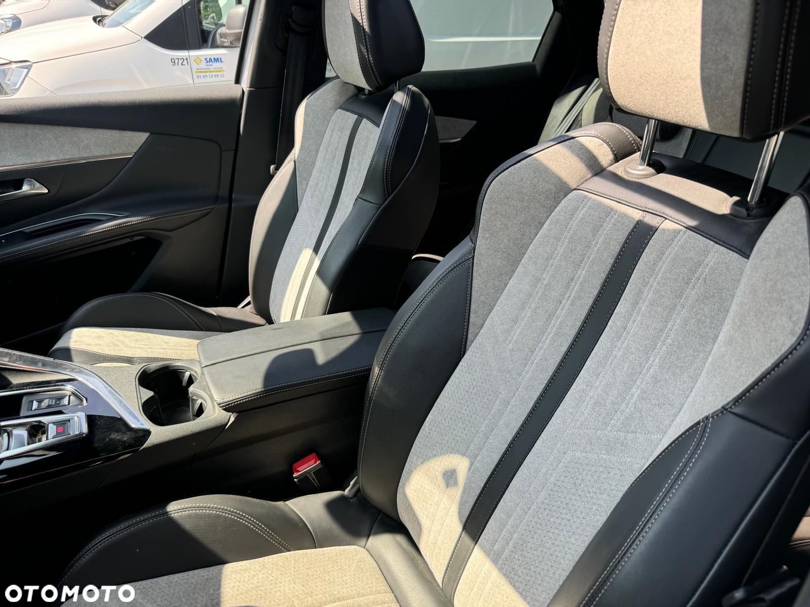 Peugeot 3008 Plug-In Hybrid 225 e-EAT8 GT - 12