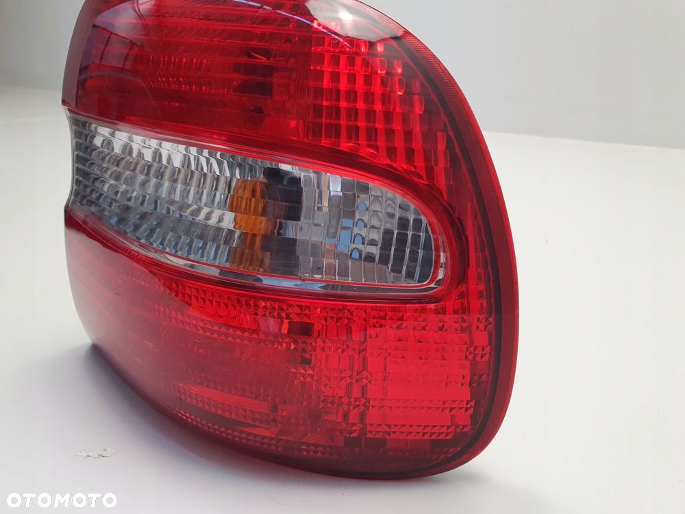 LAMPA PRAWA Volvo V40 I lift 99-04r TYLNA prawy tył pasażera Europa - 2