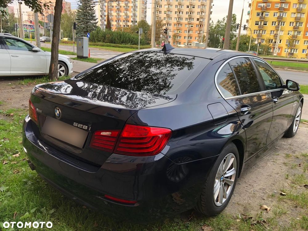 BMW Seria 5 528i xDrive - 6