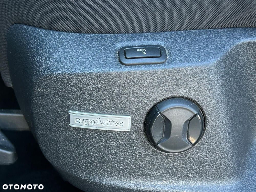 Volkswagen Golf - 33