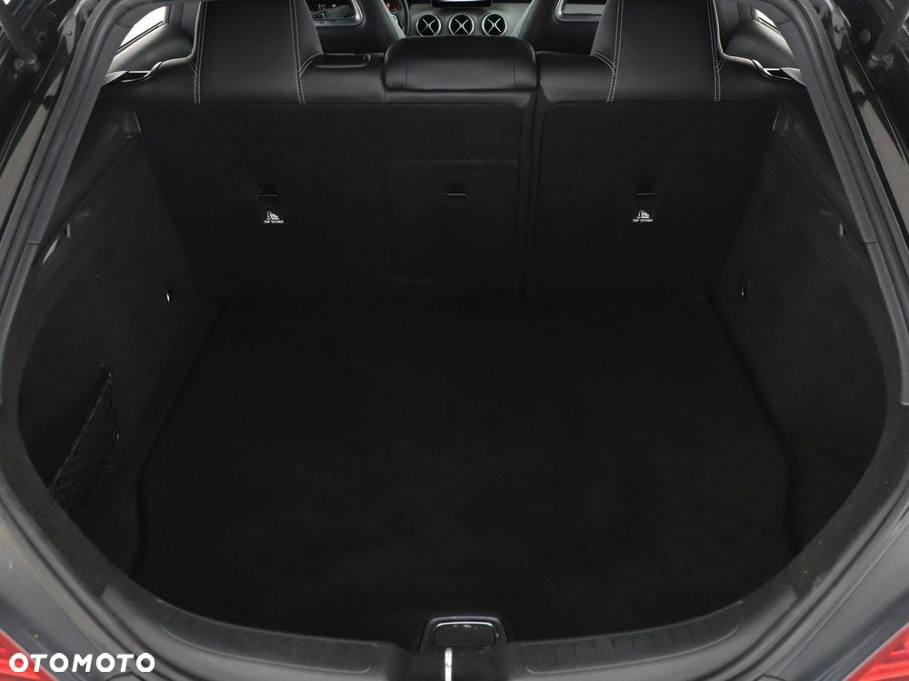 Mercedes-Benz CLA 180 7G-DCT Urban - 21
