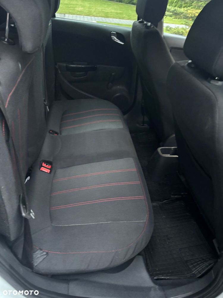 Opel Corsa 1.4 16V Sport - 25