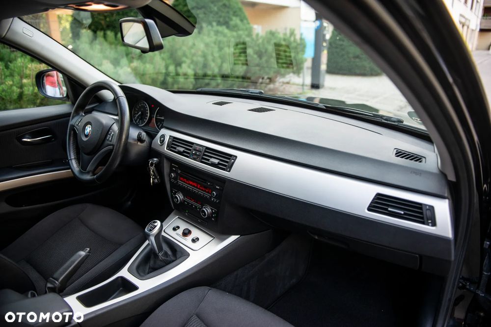 BMW Seria 3 320d - 24