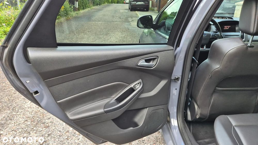 Ford Focus 2.0 TDCi ST PowerShift - 10