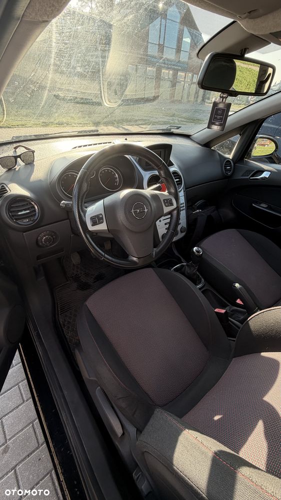 Opel Corsa 1.4 16V Cosmo - 9