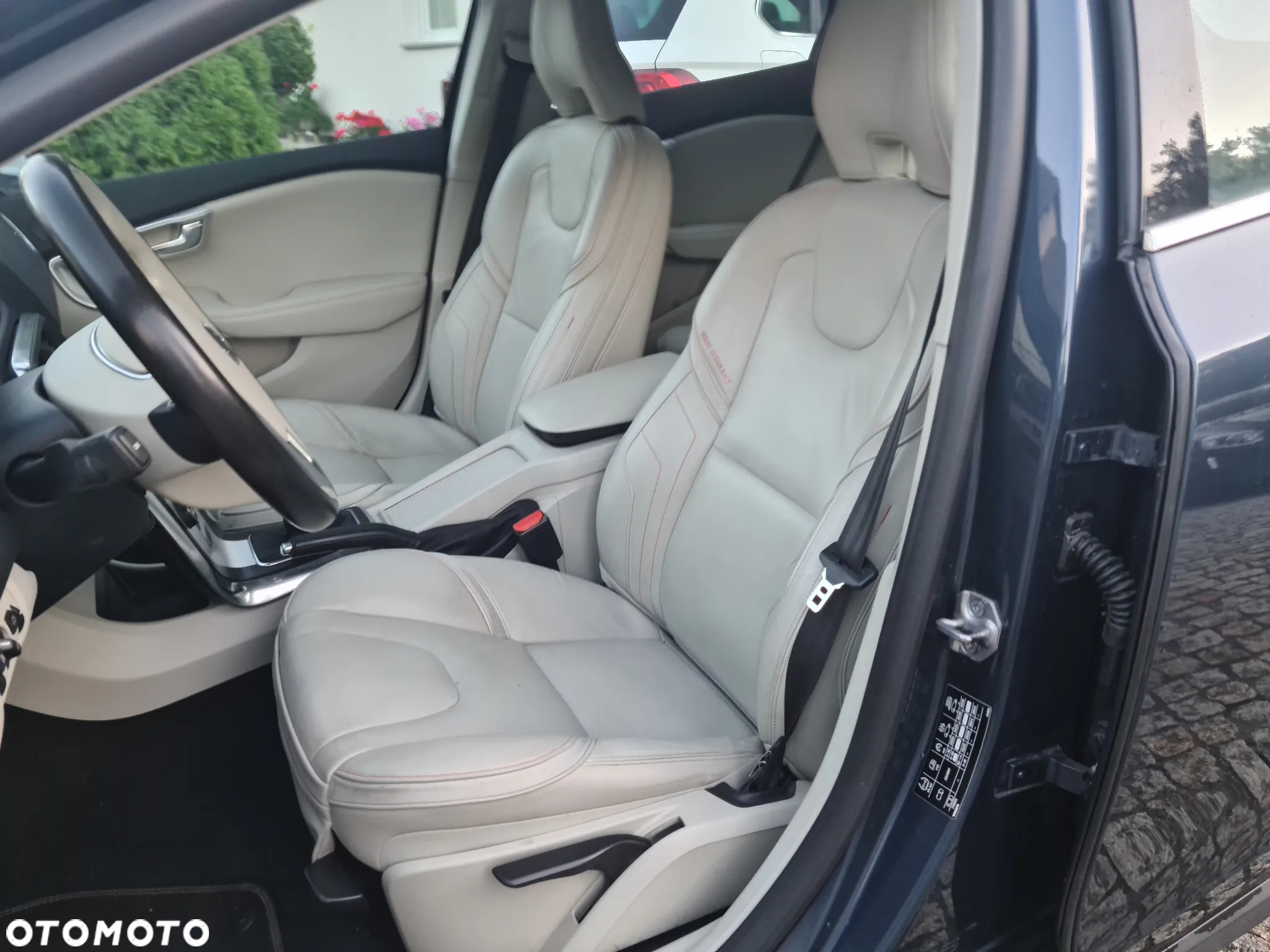 Volvo V40 D2 Drive-E R-Design Momentum - 33