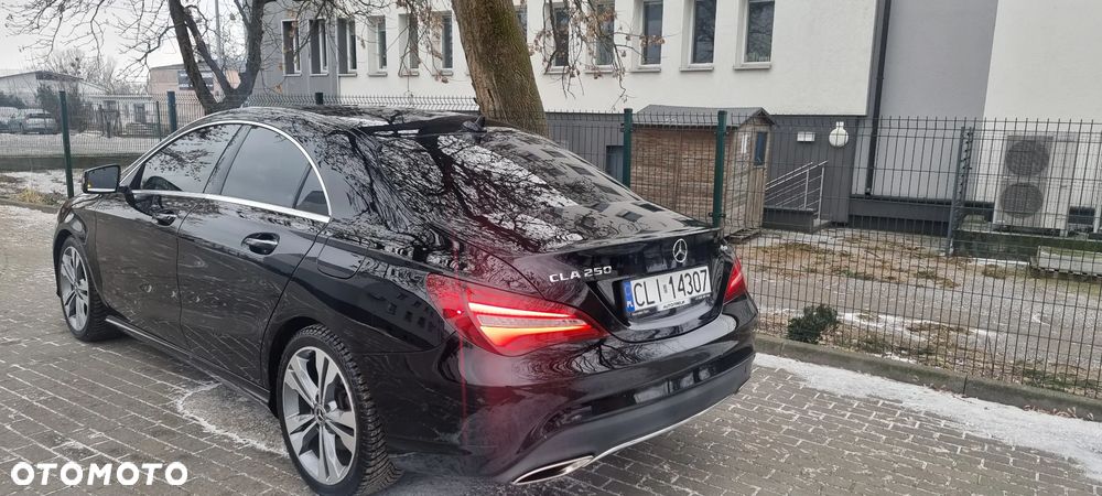 Mercedes-Benz CLA 250 4Matic 7G-DCT UrbanStyle Edition - 11