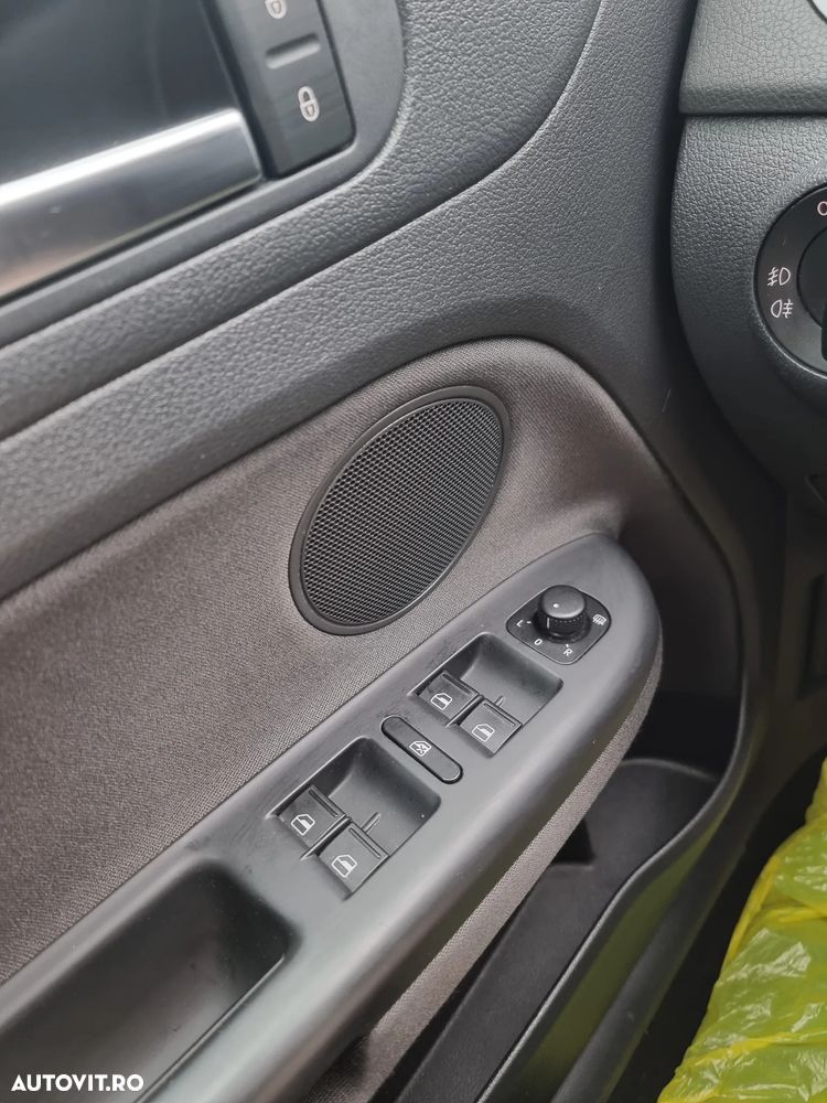 Volkswagen Golf - 24