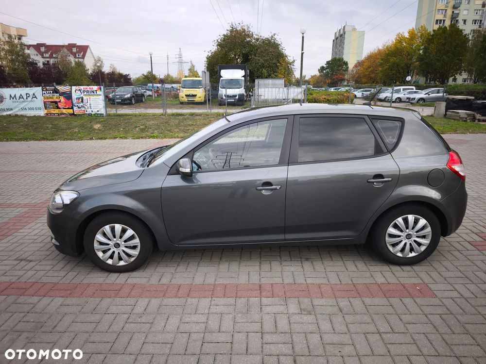 Kia Ceed 2011 photo 2