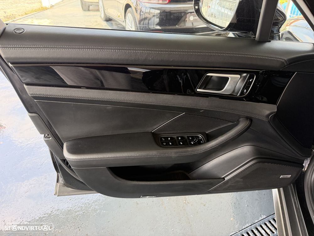 Porsche Panamera 4 E-Hybrid - 22
