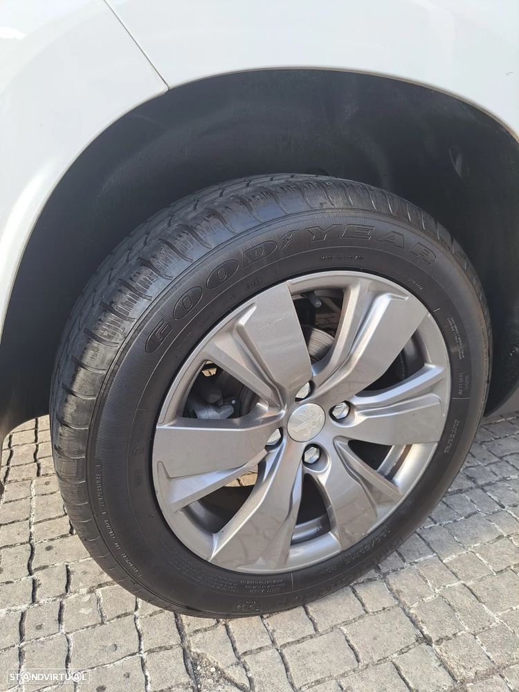 Peugeot 2008 - 11
