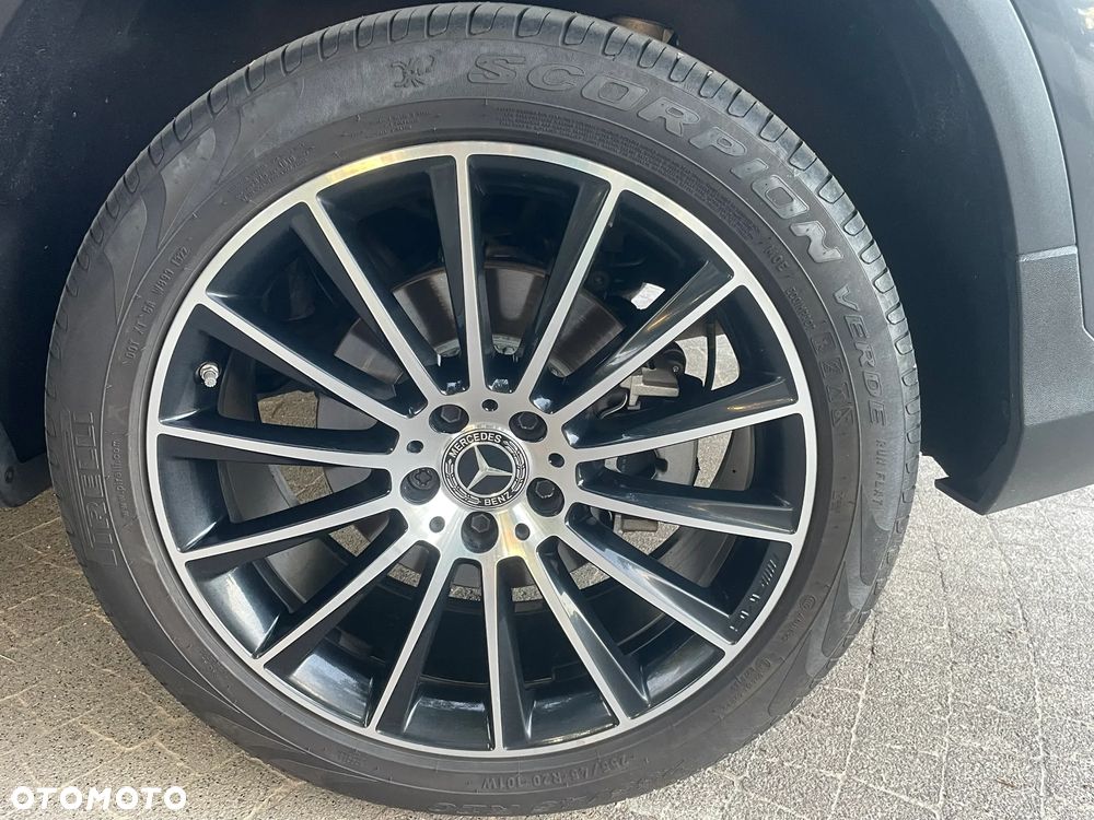 Mercedes-Benz GLC 300 4Matic 9G-TRONIC AMG Line Plus - 14