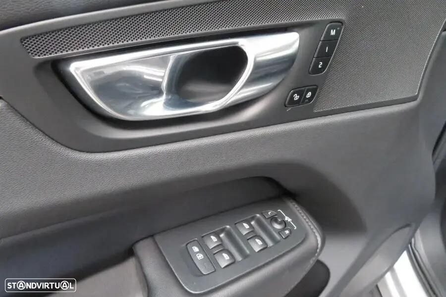 Volvo XC 60 2.0 T6 PHEV Ultimate Dark AWD - 19