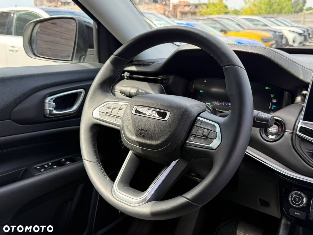 Jeep Compass - 34