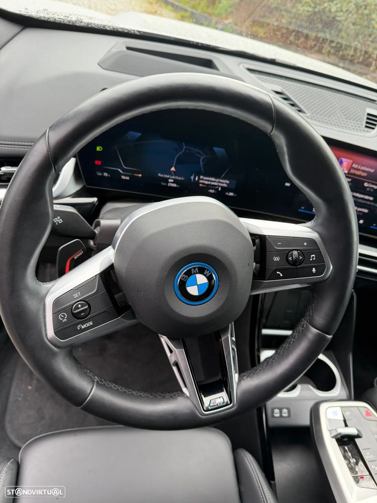 BMW iX1 eDrive20 Pack Desportivo M - 14