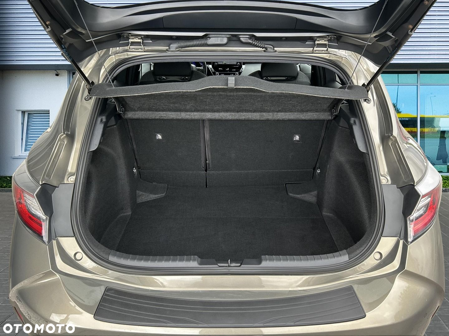 Toyota Corolla 1.8 Hybrid Comfort - 26