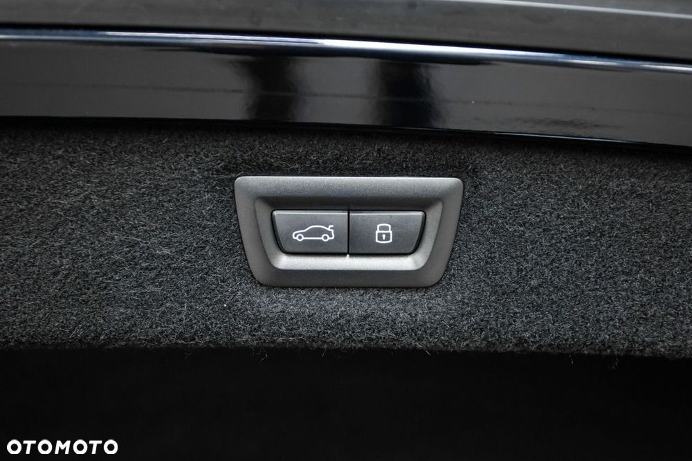 BMW Seria 8 M850i xDrive - 26