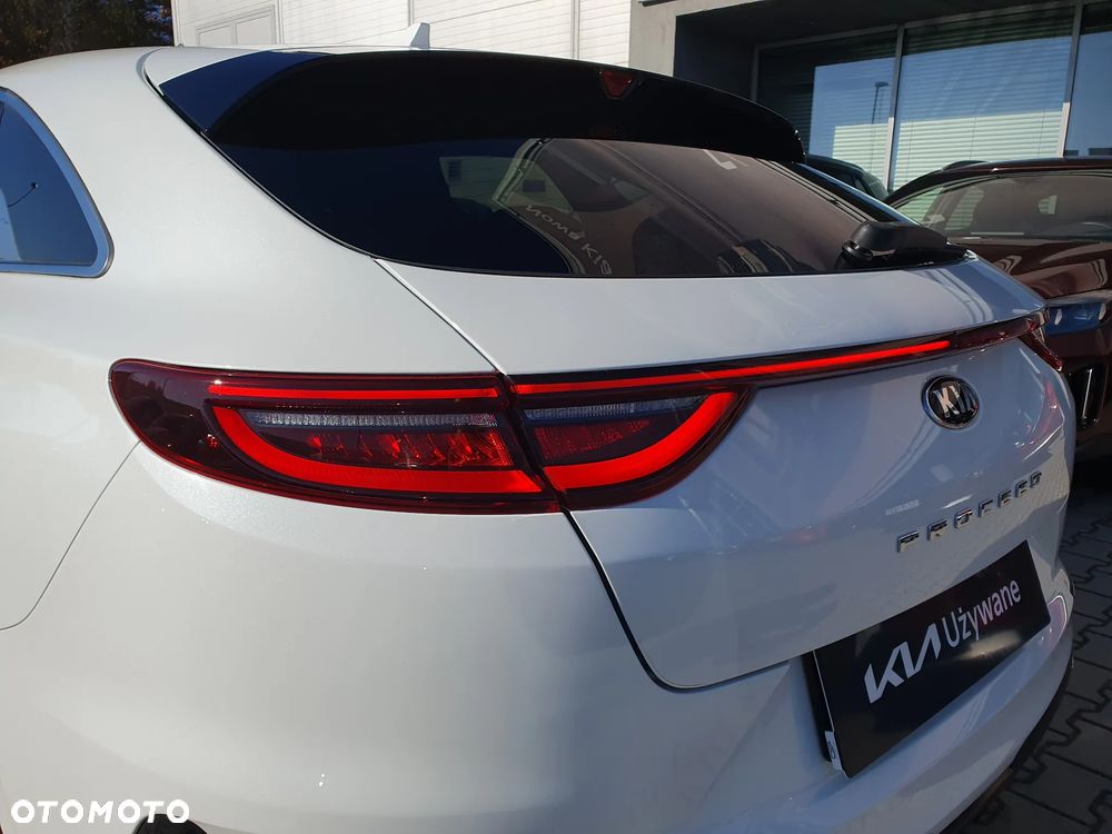 Kia ProCeed 1.6 T-GDI GT DCT - 14