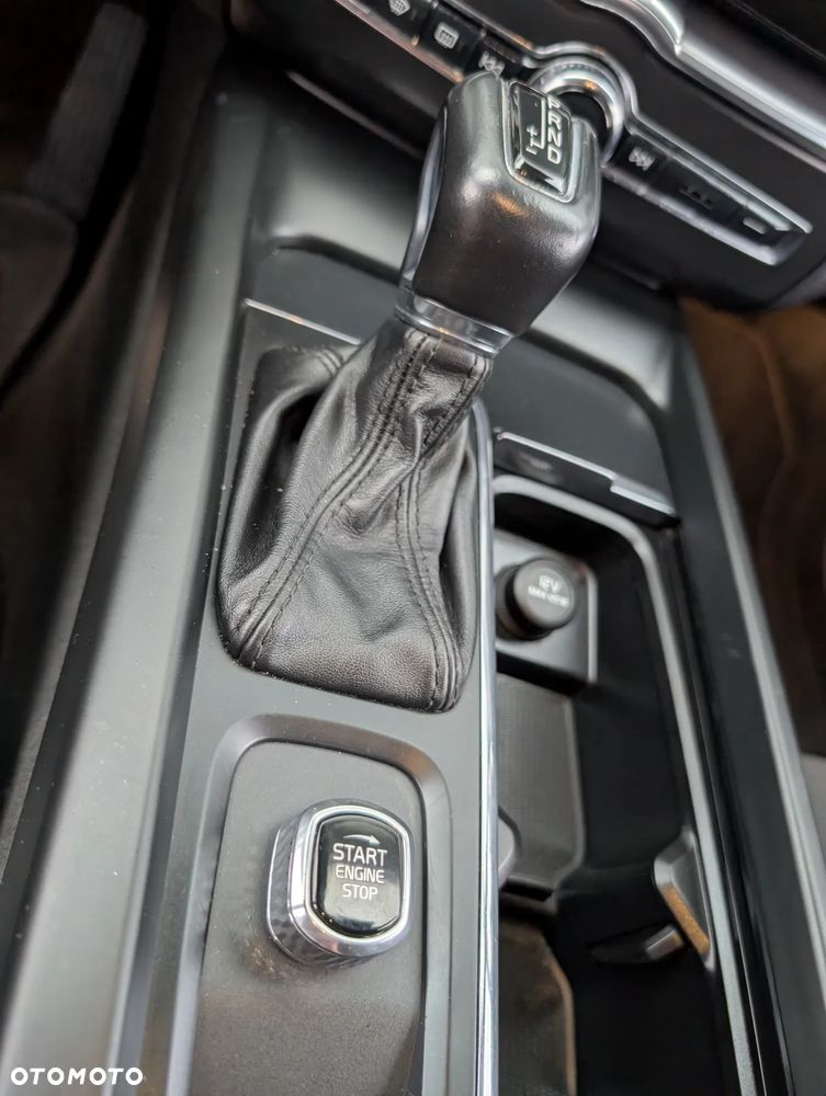 Volvo XC 60 D5 AWD Momentum - 23