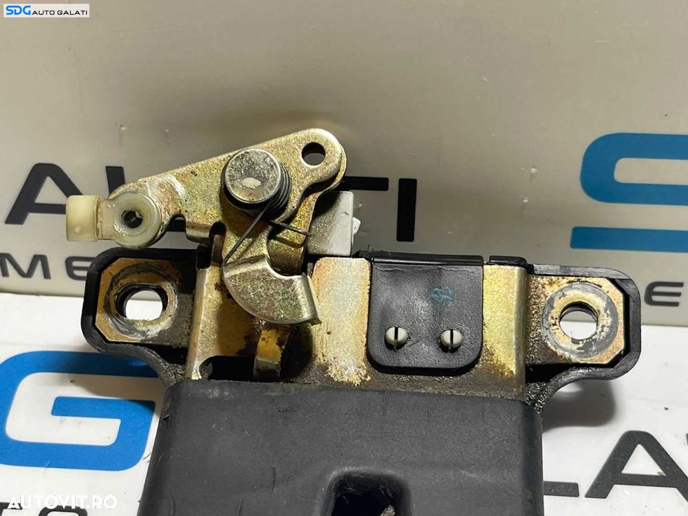 Broasca Incuietoare Capota Portbagaj Volkswagen Passat B5.5 Berlina Sedan 2001 - 2005 Cod 3B5827505 [B3348] - 3