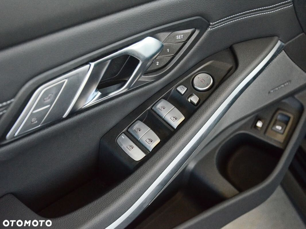 BMW Seria 3 330e xDrive M Sport sport - 13