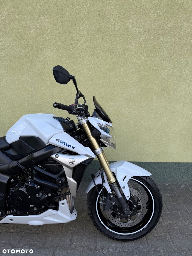Suzuki GSR - 6