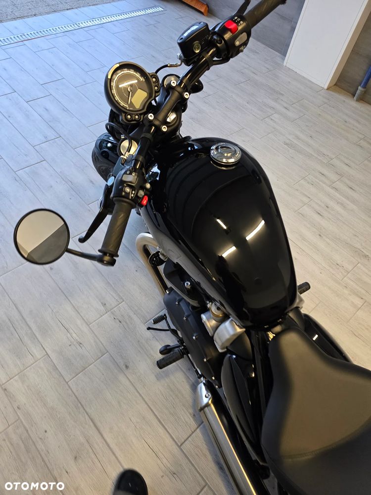 Triumph Bonneville Bobber - 2