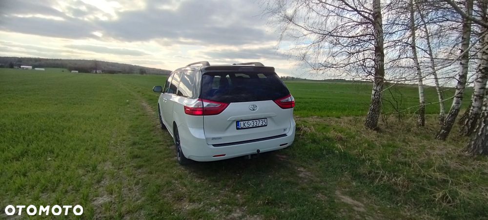 Toyota Sienna 3.5 V6 XLE AWD - 8
