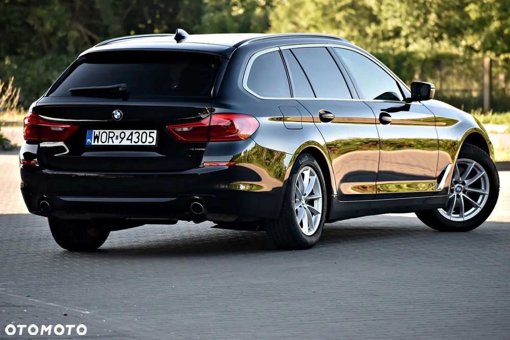 BMW Seria 5 520i - 24