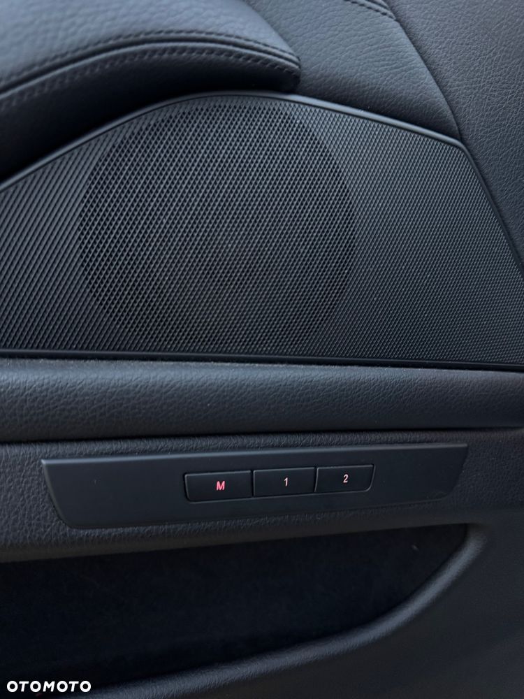 BMW Seria 5 523i Touring - 22
