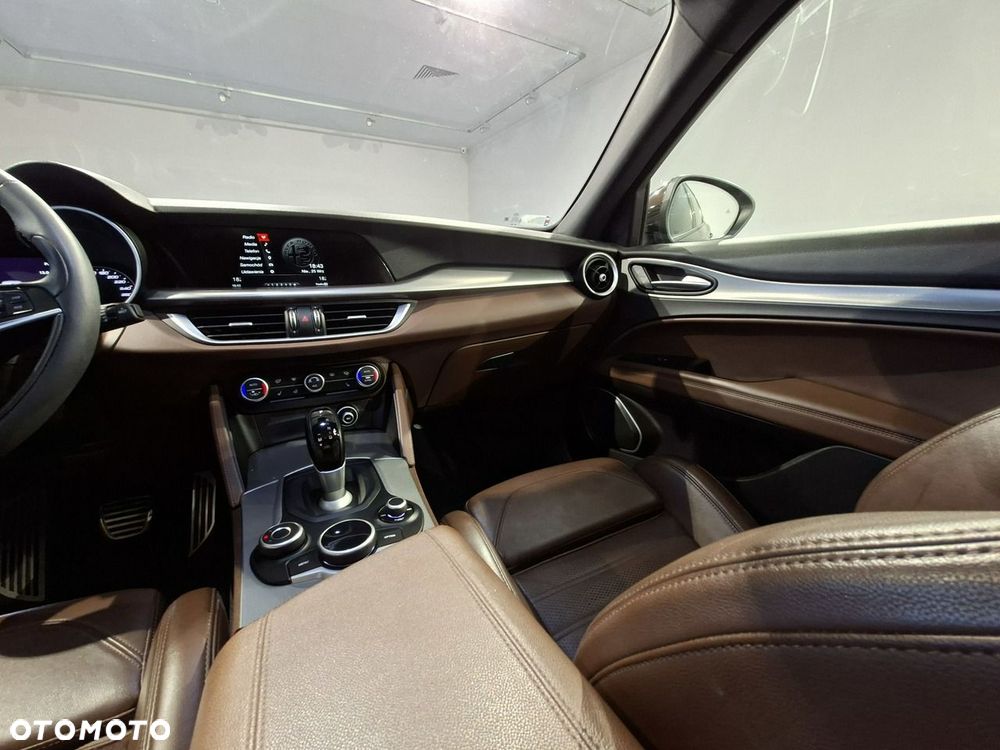 Alfa Romeo Stelvio 2.0 Turbo Veloce Q4 - 18