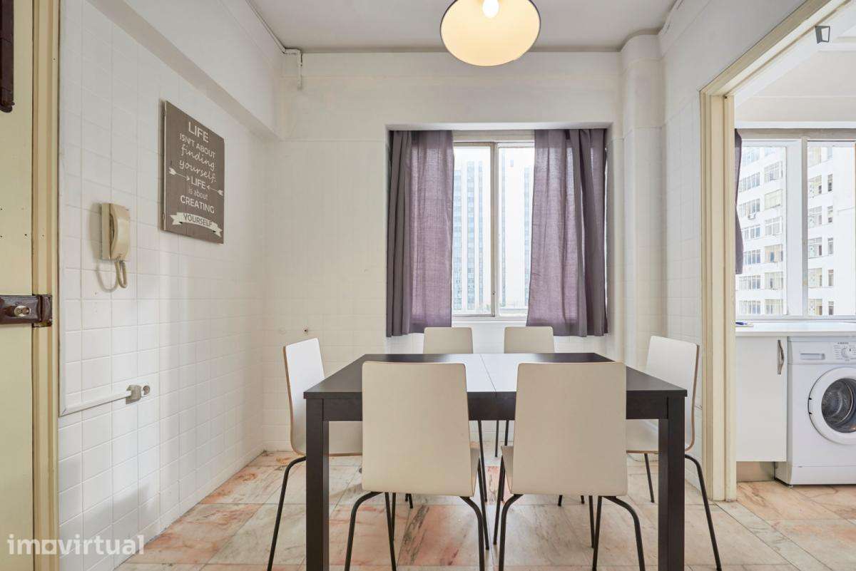 Quarto - localizado em Marquês de Pombal Lisbon - Grande imagem: 5/48