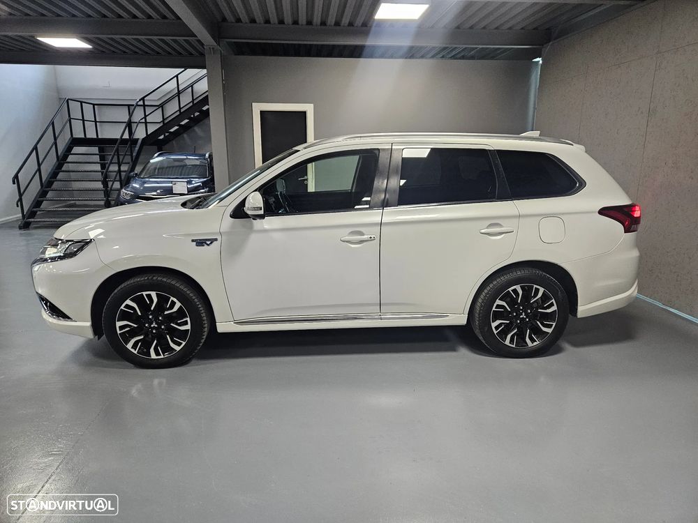 Mitsubishi Outlander - 3