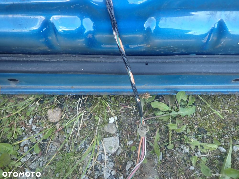 DRZWI PRAWY PRZÓD TOYOTA YARIS II  KOL: 8T0 - 7